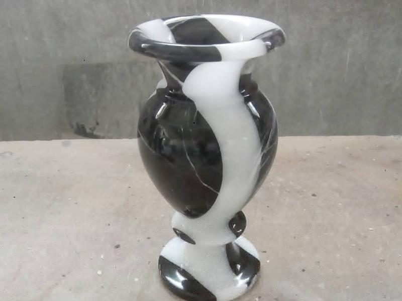 Siyah Beyaz Mermer Vazo